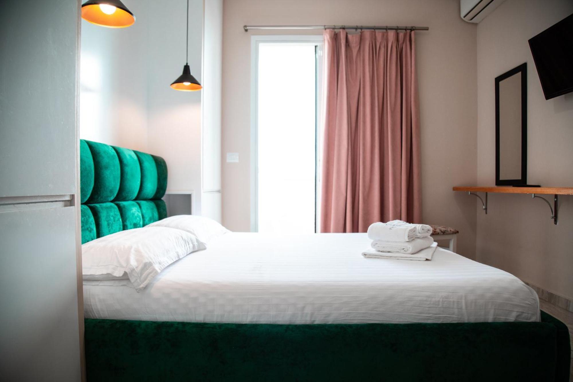 E Bardhe Butique Hotel