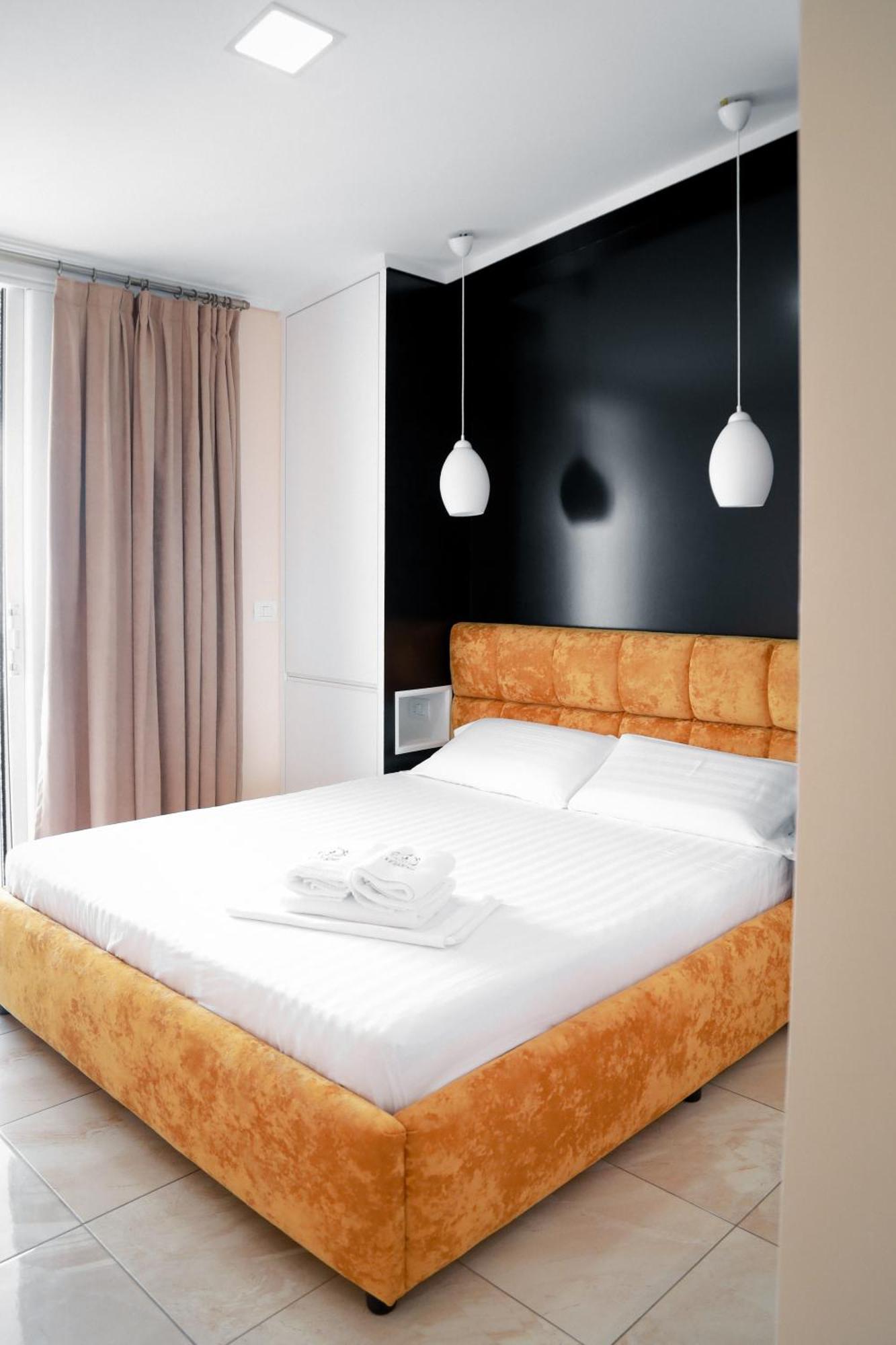 Hotel E Bardhe Butique *
