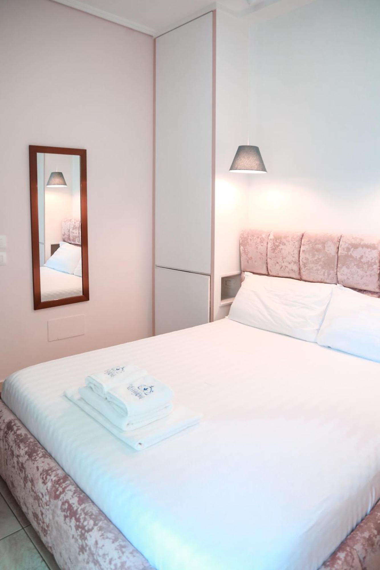 Hotel E Bardhe Butique *
