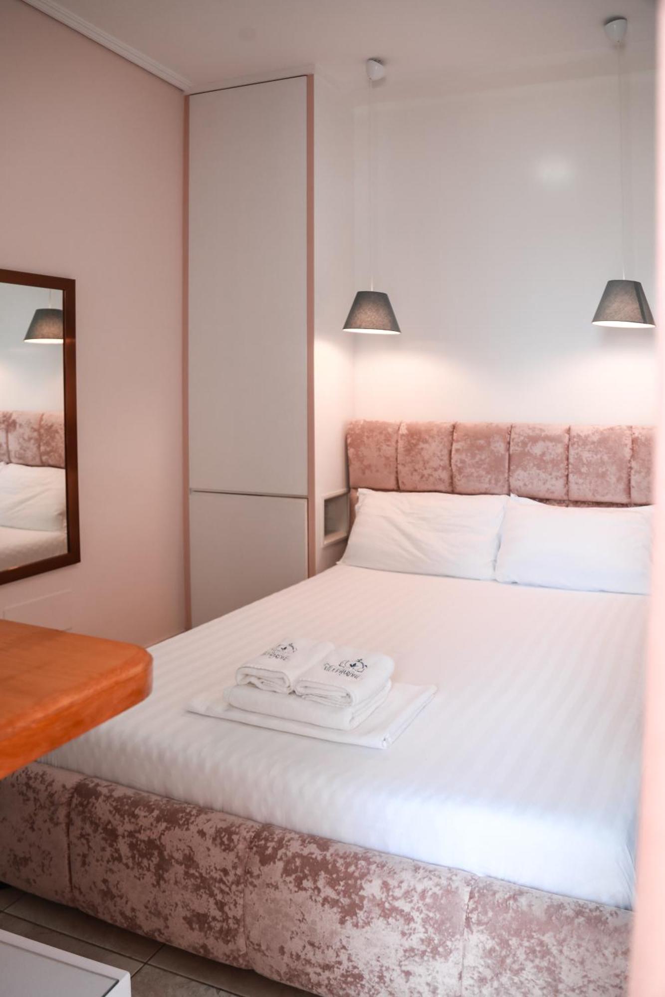E Bardhe Butique Hotel Sarandë