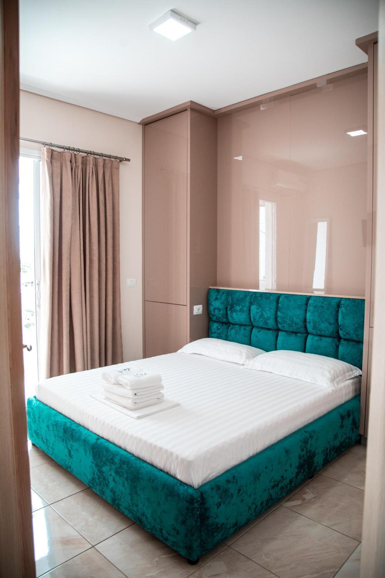 E Bardhe Butique Hotel