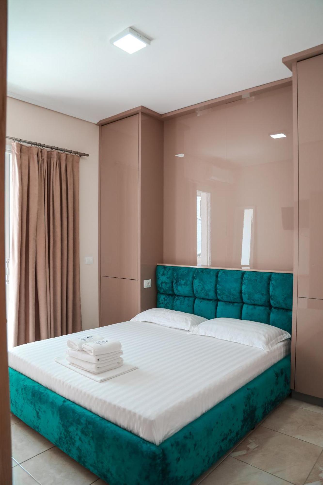 E Bardhe Butique Hotel