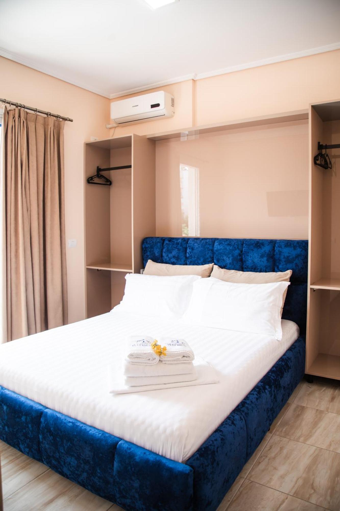 Hotel E Bardhe Butique *