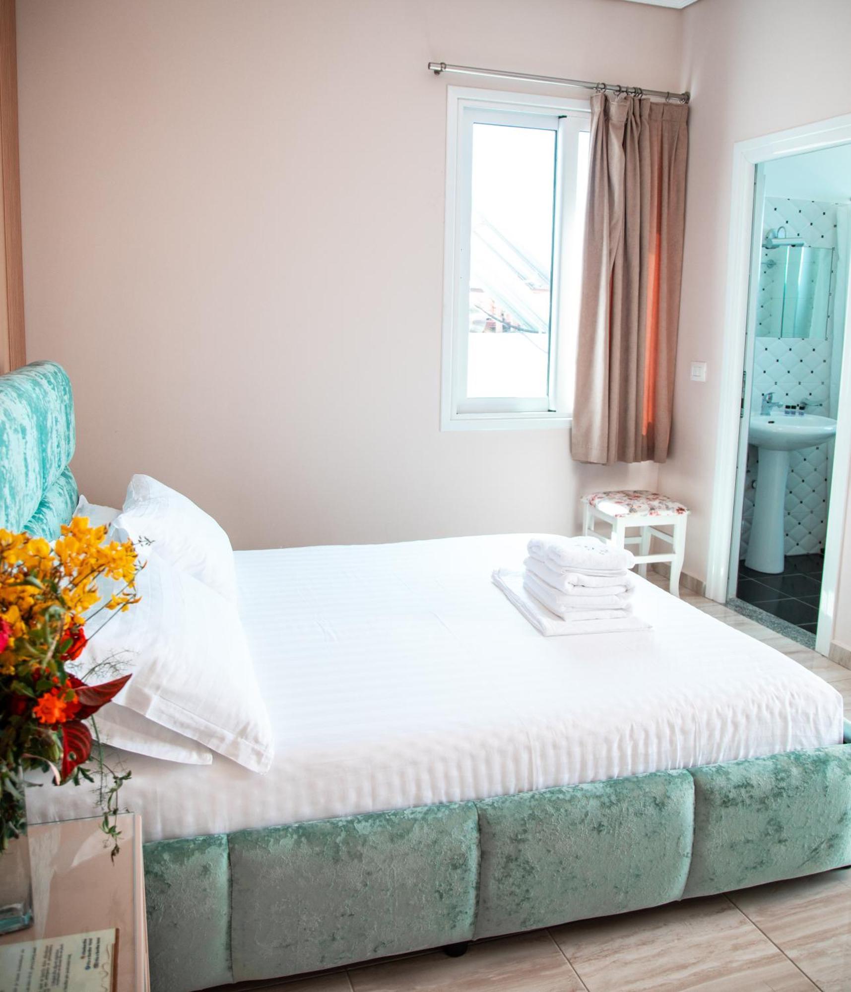 Hotel E Bardhe Butique *