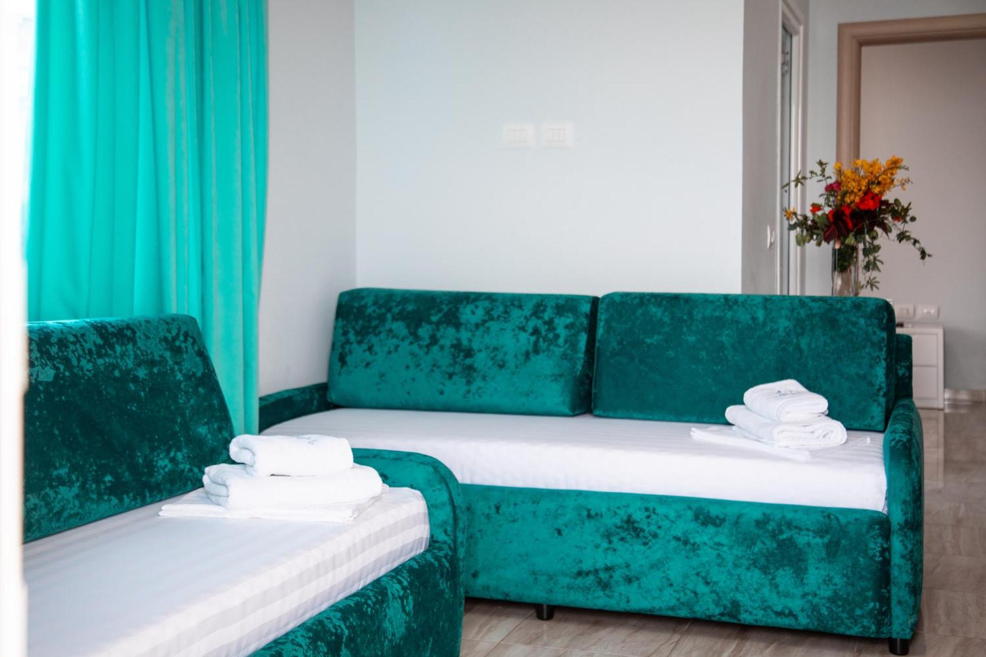 E Bardhe Butique Hotel Sarandë