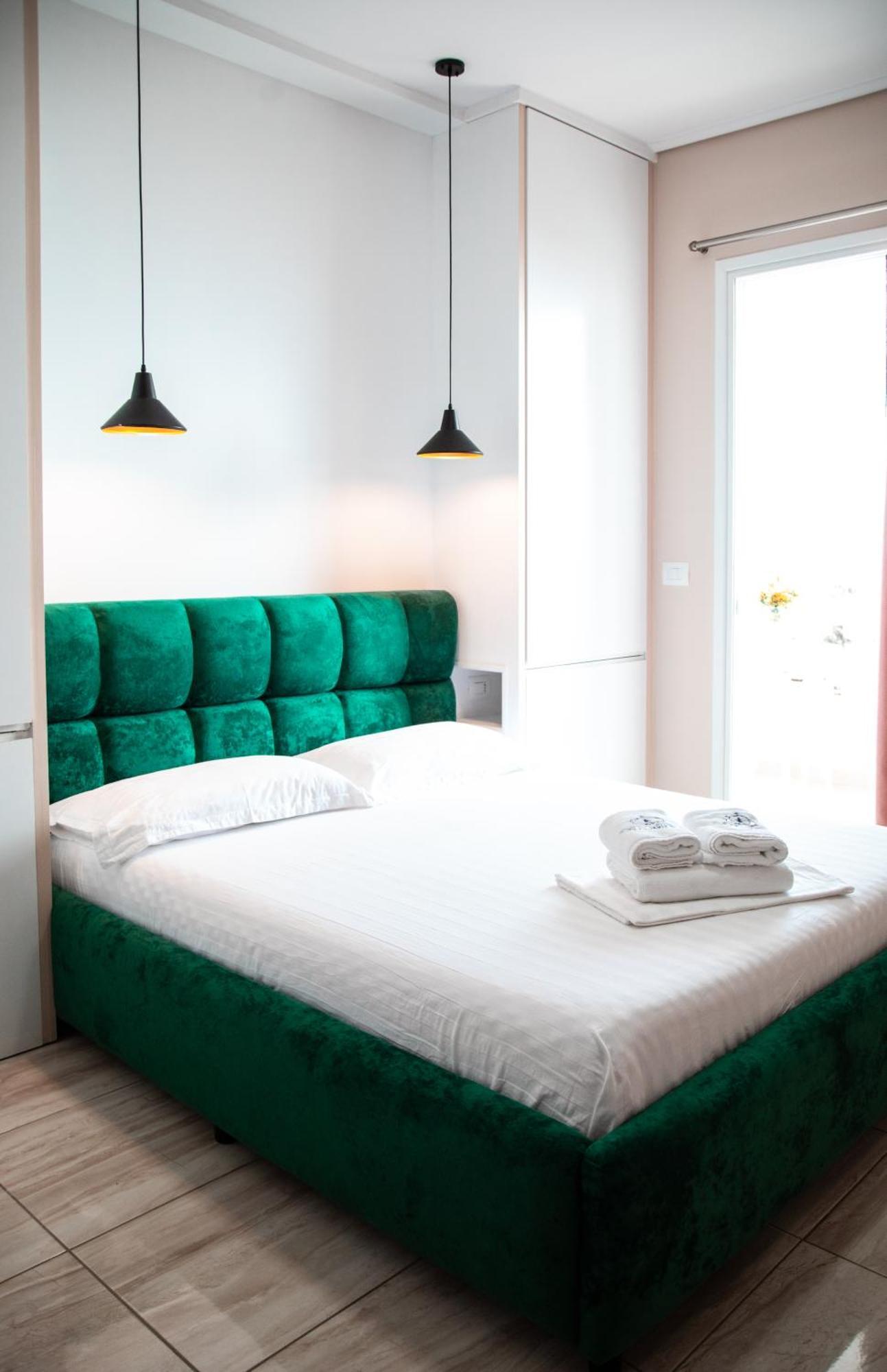 E Bardhe Butique Hotel Sarandë
