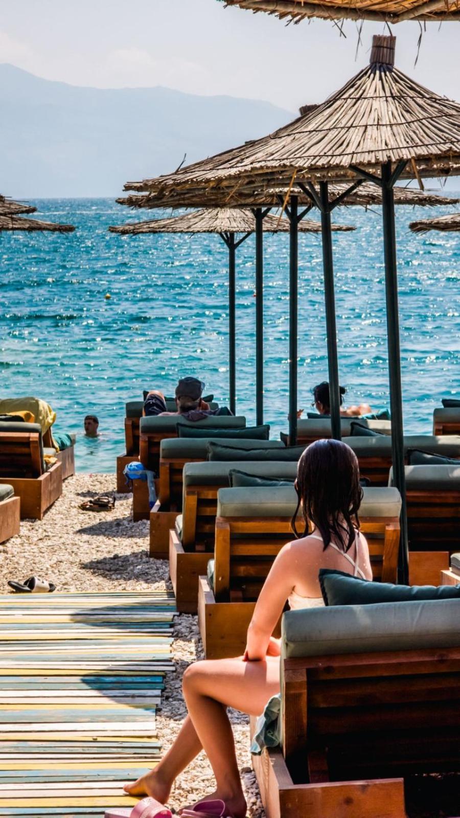Hotel E Bardhe Butique *